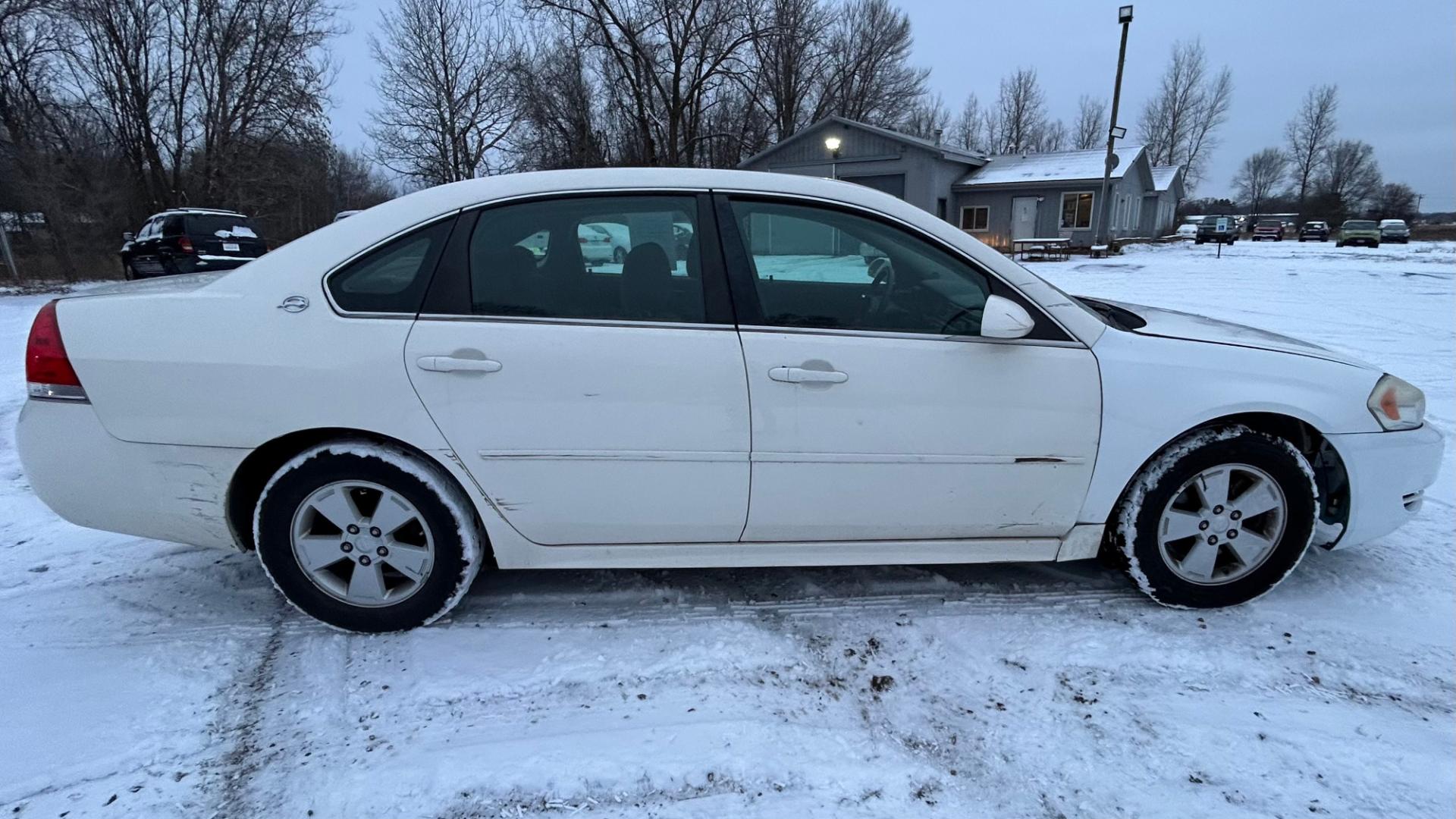 2009 White Chevrolet Impala LT (2G1WT57K791) with an 3.5L V6 OHV 12V FFV engine, 4-Speed Automatic Overdrive transmission, located at 17255 hwy 65 NE, Ham Lake, MN, 55304, 0.000000, 0.000000 - Photo#3